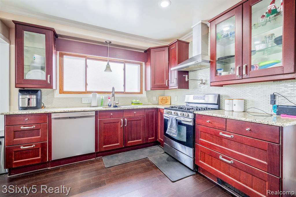 744 RIVERBANK Street, Wyandotte, MI 48192 — Photo 15
