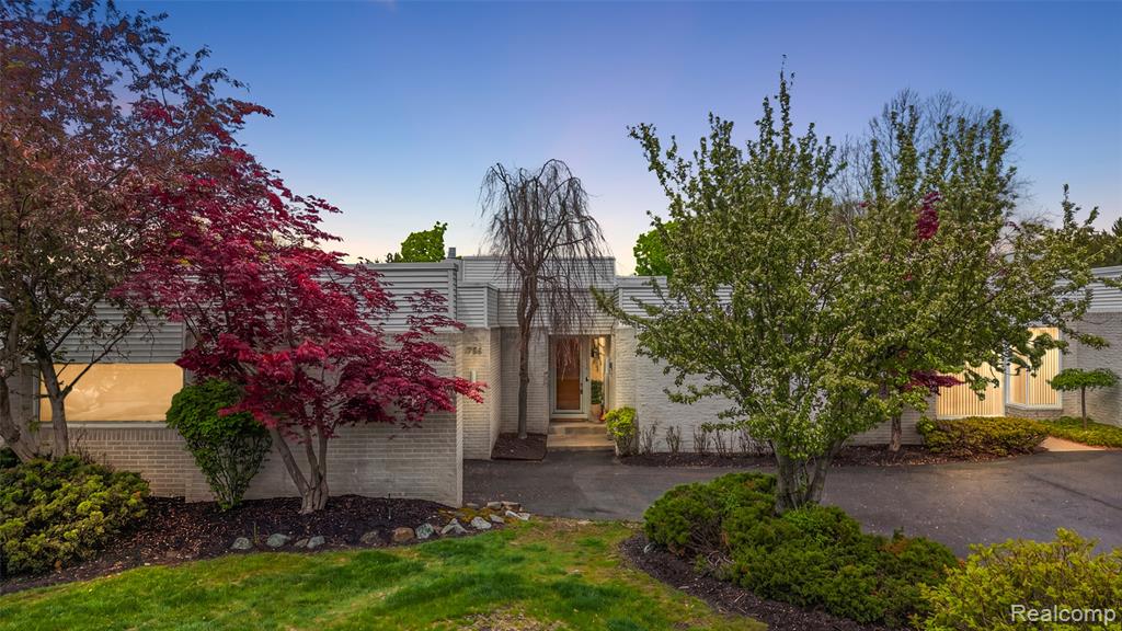 1756 ALEXANDER Drive, Bloomfield Hills, MI 48302 — Photo 31