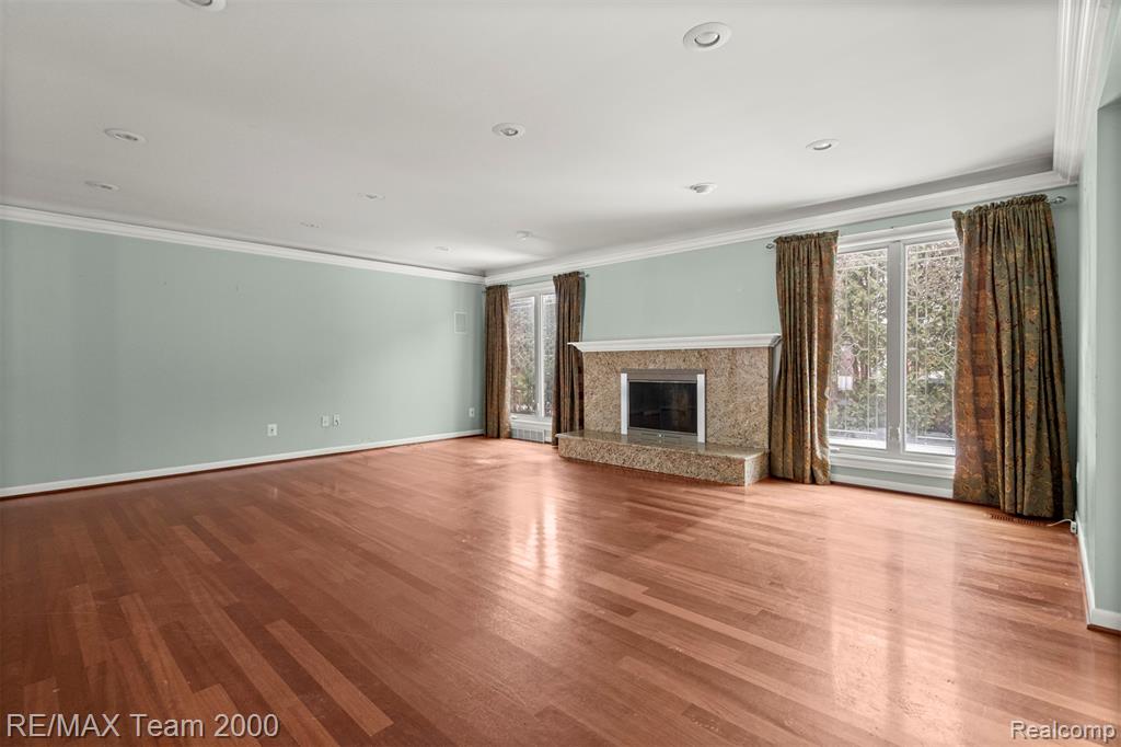 741 Briarcliff Drive, Grosse Pointe Woods, MI 48236 — Photo 16