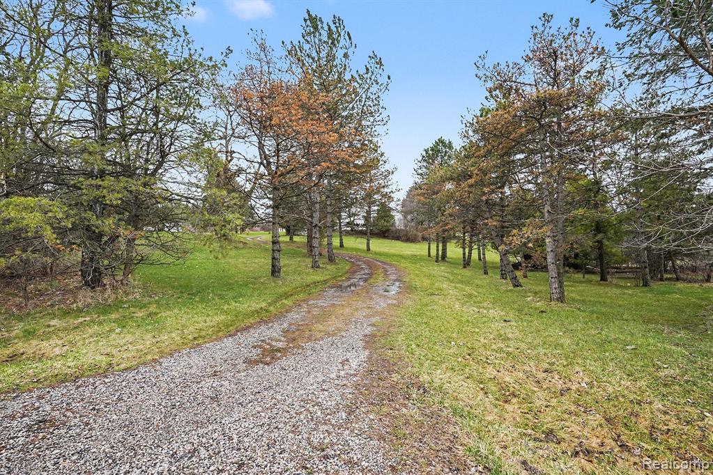 4385 Warwick Circle Drive, Grand Blanc, MI 48439 — Photo 12