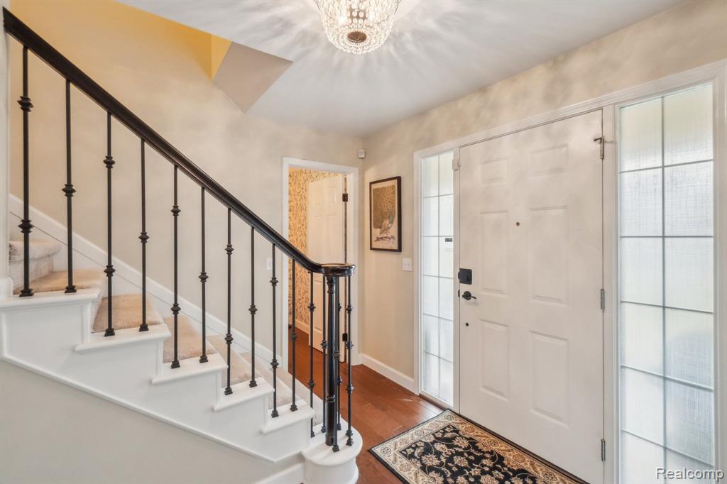 6847 HUBBARD Circle, Clarkston, MI 48348 — Photo 3