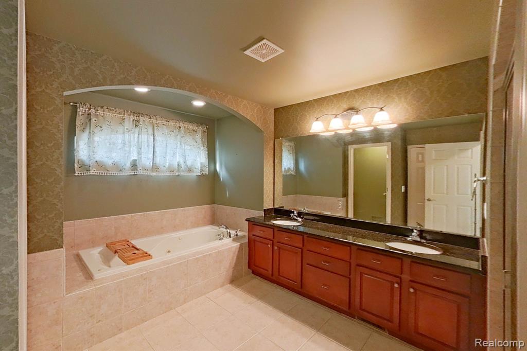 50610 HAWTHORNE Court, Northville, MI 48168 — Photo 32