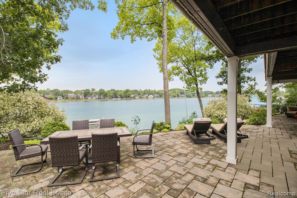 7025 Dandison Boulevard, West Bloomfield, MI 48324 — Photo 68