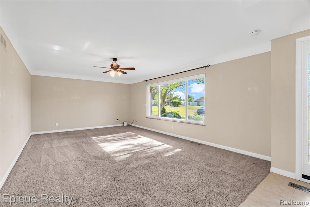 8052 Dungarvin Drive, Grand Blanc, MI 48439 — Photo 7