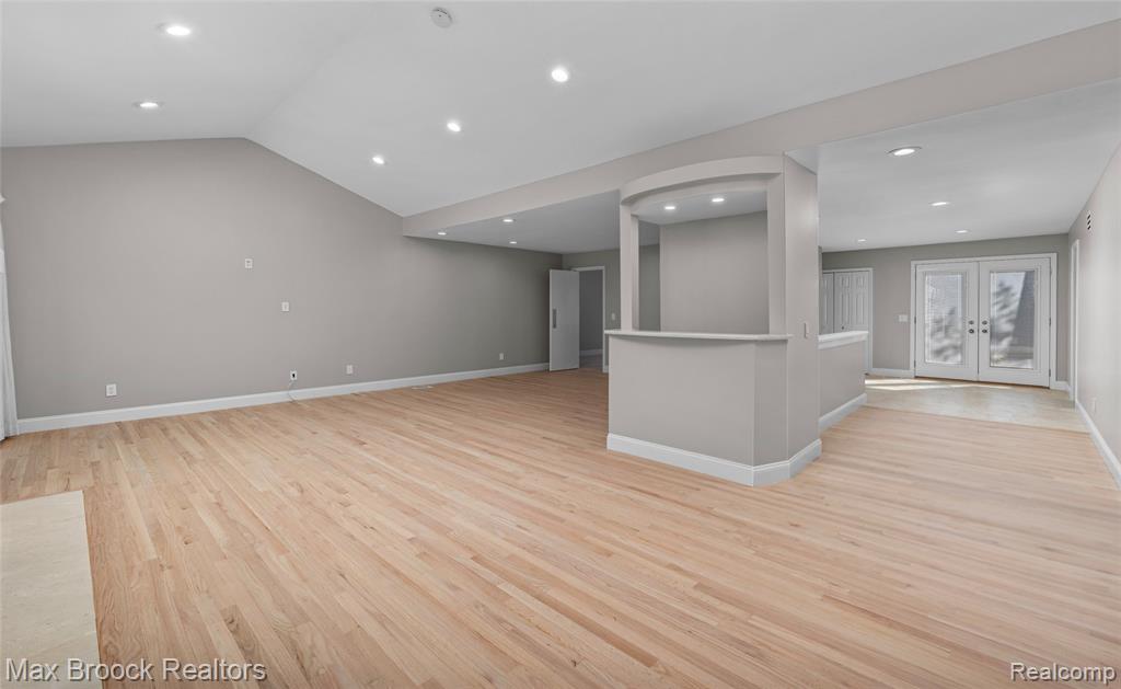 5163 Woodlands Drive, Bloomfield Hills, MI 48302 — Photo 15