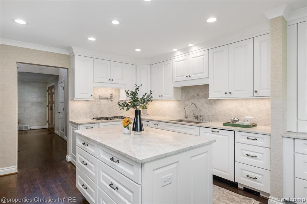 4640 Private Lake Drive, Bloomfield Hills, MI 48301 — Photo 16