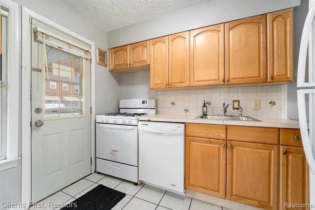 4600 FIRESTONE Street, 8, Dearborn, MI 48126 — Photo 7
