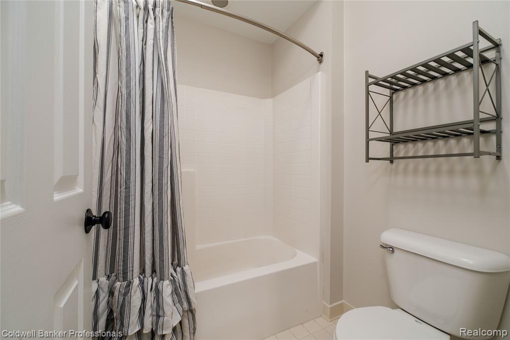 2104 Trailway Court, Commerce Twp, MI 48390 — Photo 22