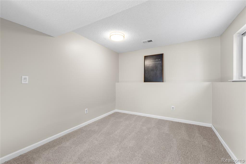 715 Woodingham Avenue, Waterford, MI 48328 — Photo 16