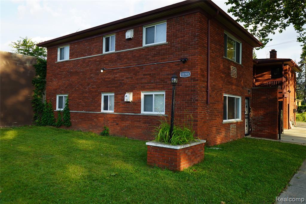 18741 Schoolcraft, Detroit, MI 48223 — Photo 2
