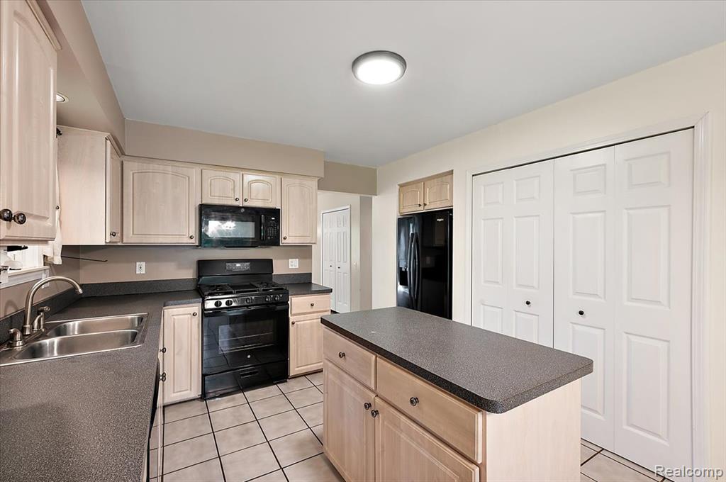 8809 Arlington Street, White Lake, MI — Photo 25