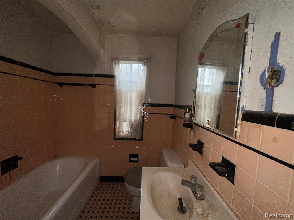 5200 Balfour Road, Detroit, MI 48224 — Photo 8