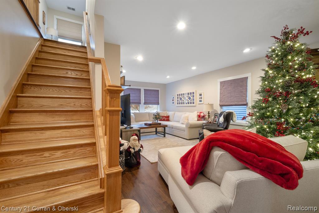 634 S HARVEY Street, Plymouth, MI 48170 — Photo 17