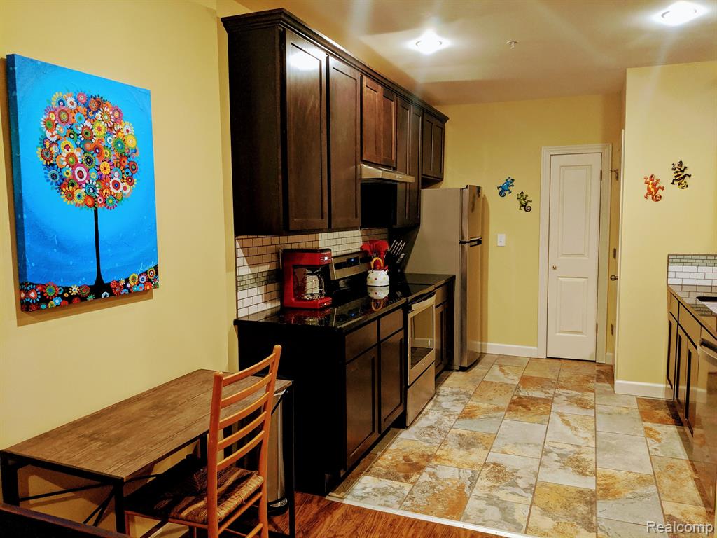 89 E EDSEL FORD FWY, Detroit, MI 48202 — Photo 17
