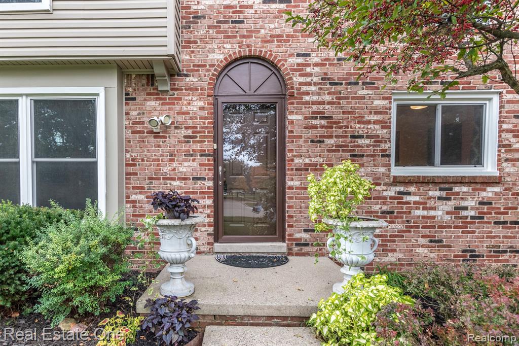 5201 CROWFOOT Drive, Troy, MI 48085 — Photo 5