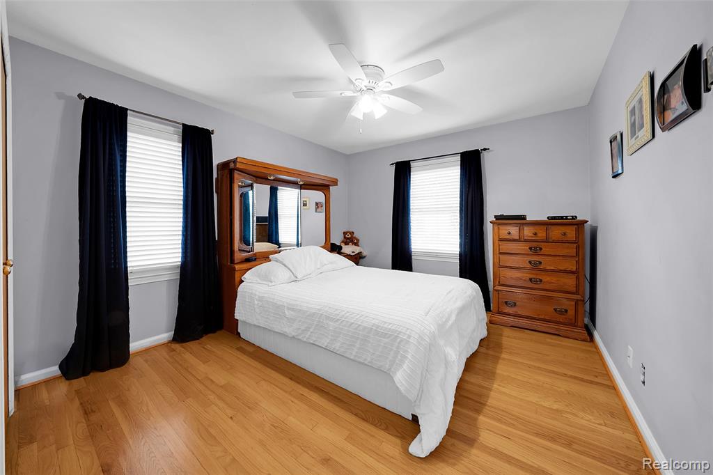 15560 CHARLES R AVE, Eastpointe, MI 48021 — Photo 13