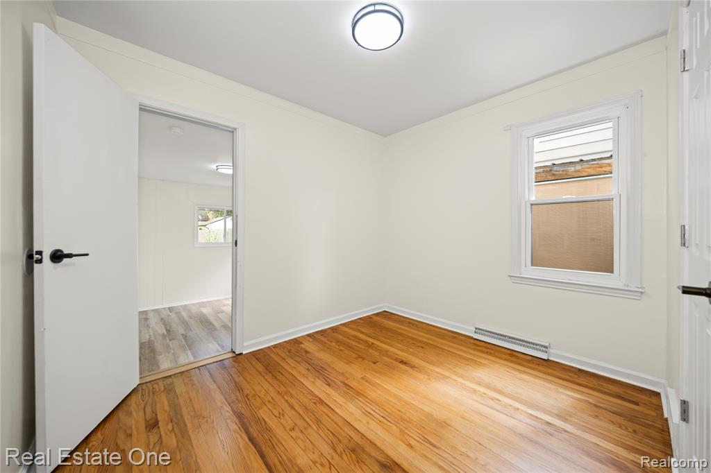 4521 COLUMBUS Street, Wayne, MI 48184 — Photo 15