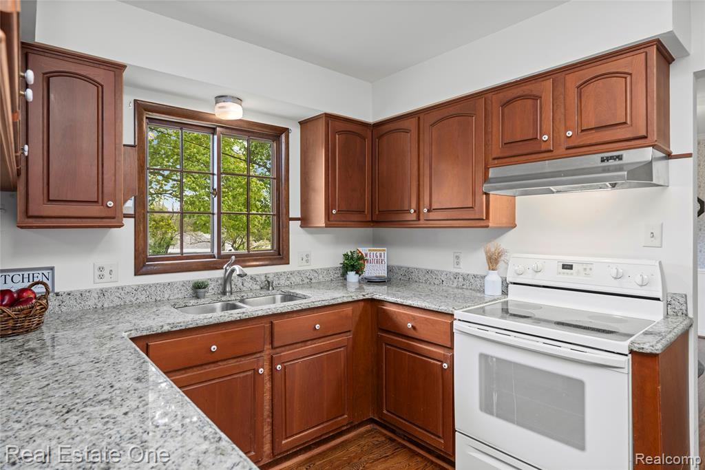 1675 Ledbury Drive, Bloomfield Hills, MI 48304 — Photo 12