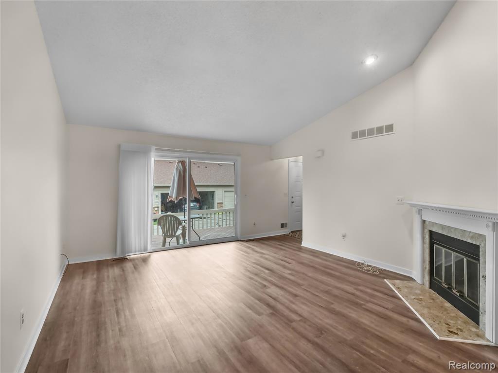 7113 Elmhurst, West Bloomfield, MI — Photo 9