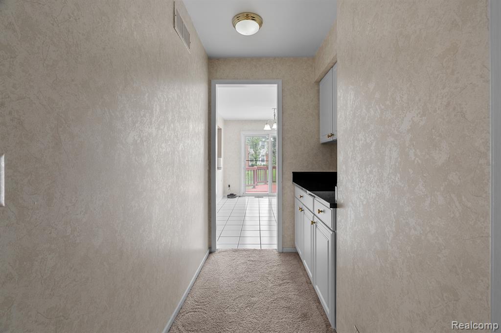 45419 GLENGARRY Boulevard, Canton, MI 48188 — Photo 11
