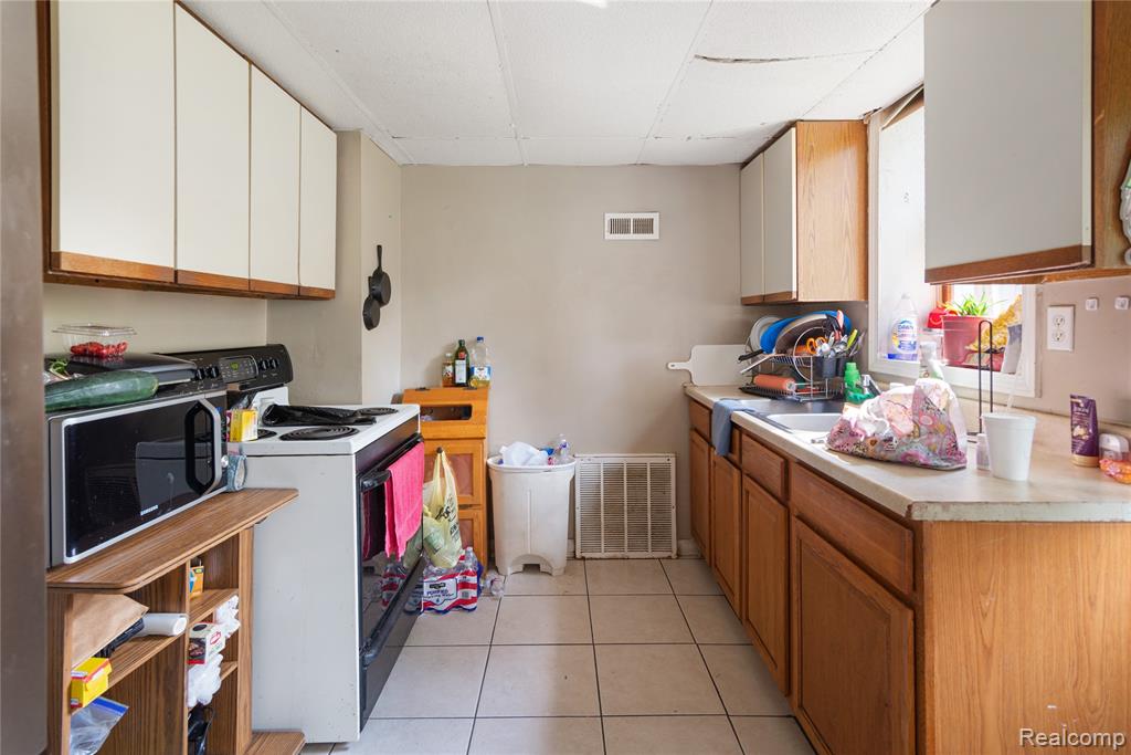 3279 Emmett Road, Emmett, MI 48022 — Photo 8
