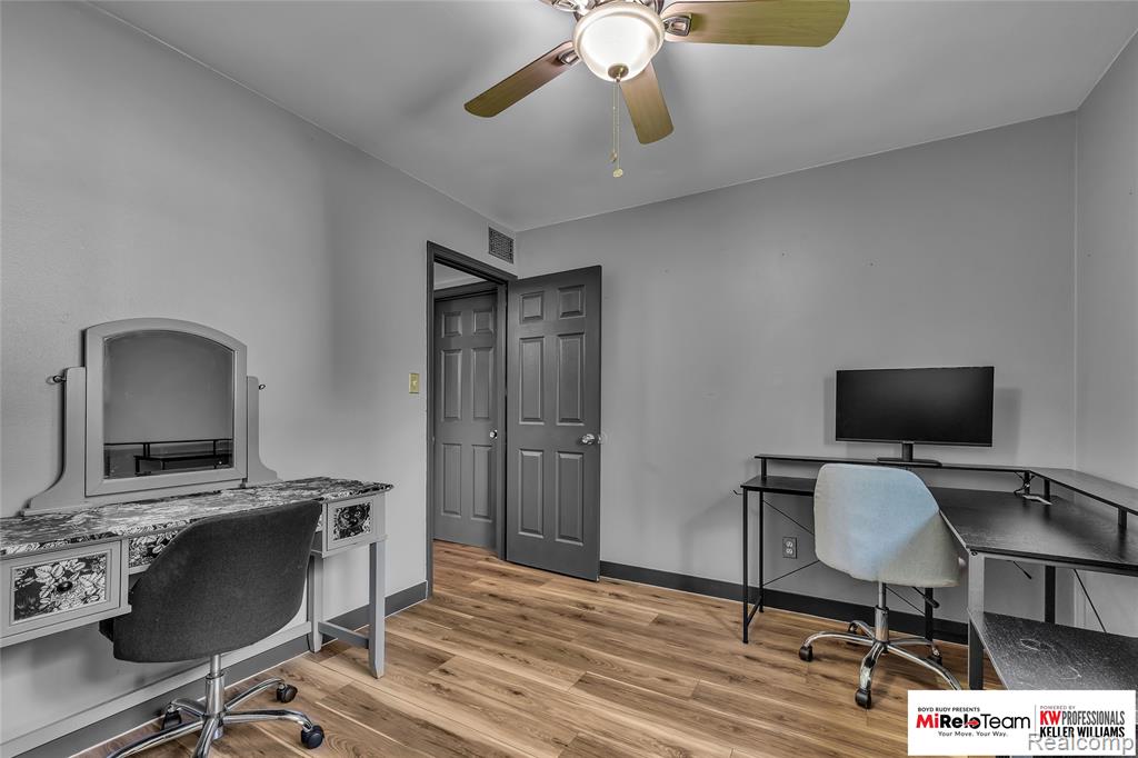4737 Glenis Street, Dearborn Heights, MI 48125 — Photo 16