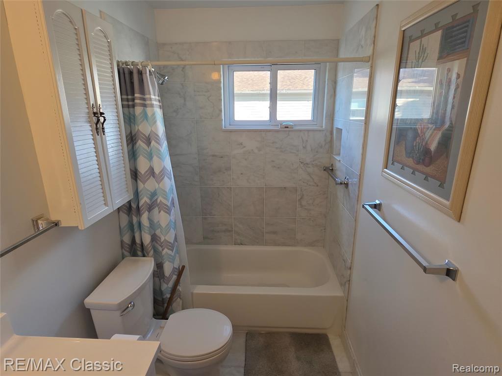 1072 Cloverlawn Drive, Pontiac, MI 48340 — Photo 18