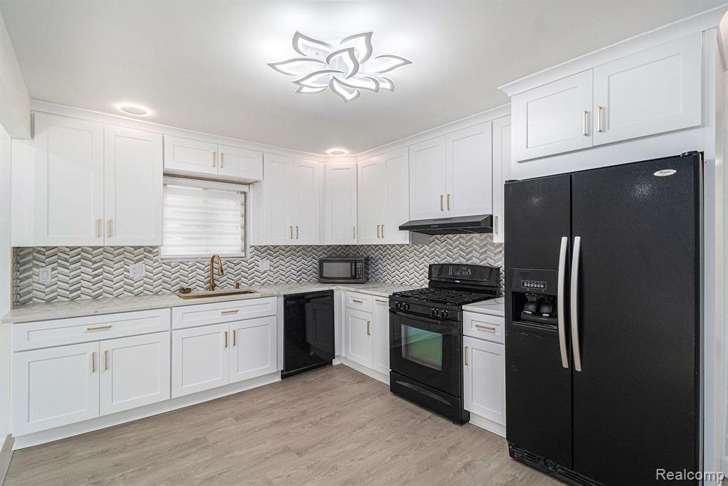 8601 INDEPENDENCE Drive, Sterling Heights, MI 48313 — Photo 4