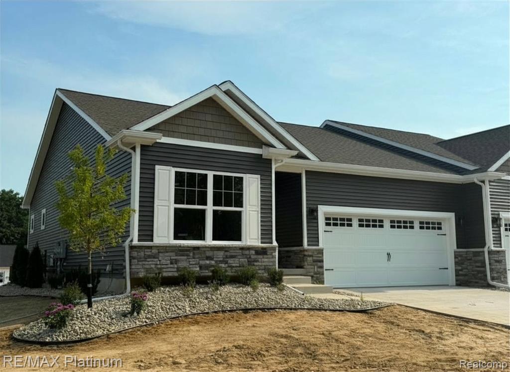 863 Oakwood Circle, 23, Fenton, MI 48430 — Photo 2