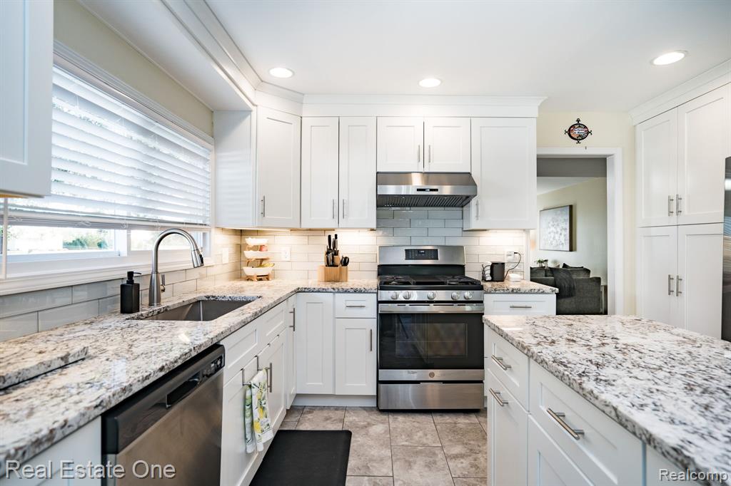 4995 Stoddard Drive, Troy, MI 48085 — Photo 11