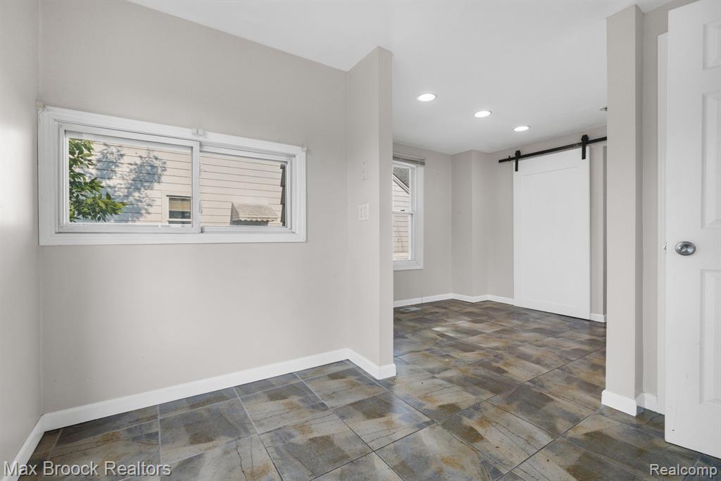 520 E Hazelhurst Street, Ferndale, MI 48220 — Photo 9