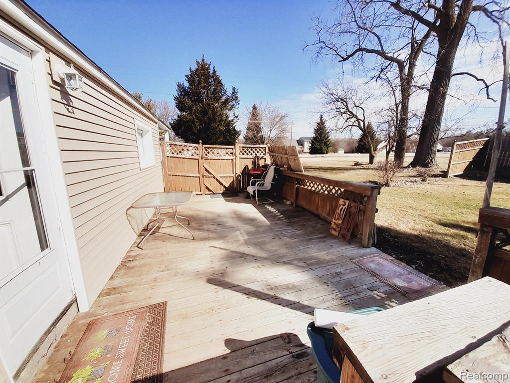 4098 E CARPENTER Road, Flint, MI 48506 — Photo 33