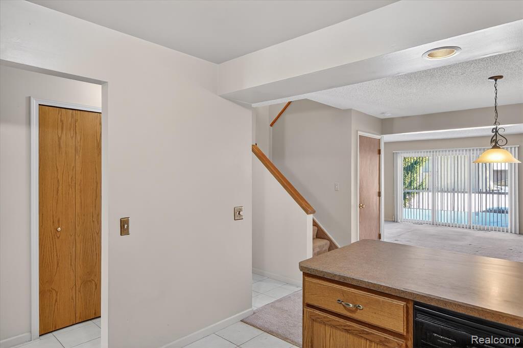 4364 S Meadow Drive, Waterford, MI 48329 — Photo 14