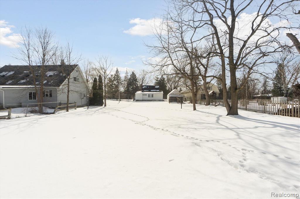 5369 SITKA Street, Burton, MI 48519 — Photo 32
