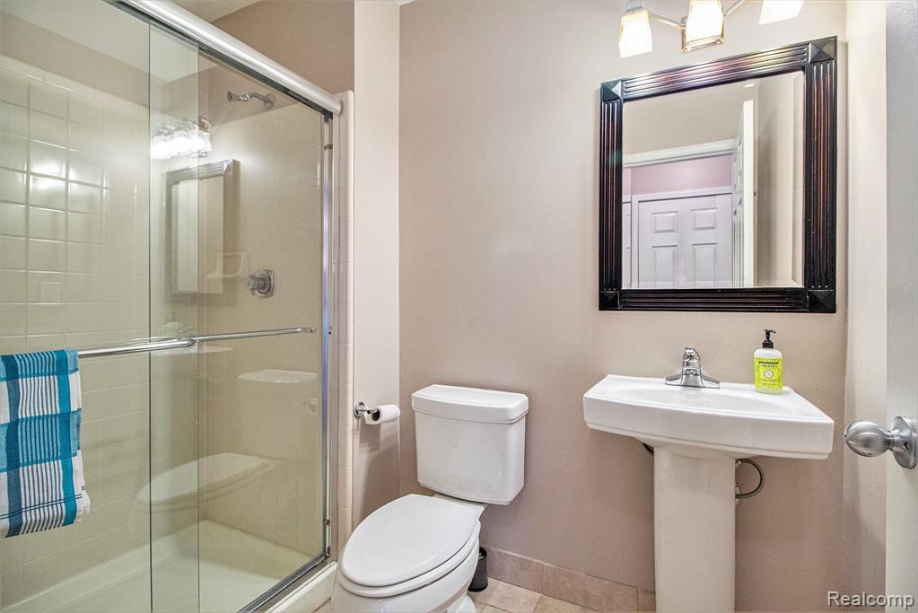 131 W KENILWORTH Avenue, Royal Oak, MI 48067 — Photo 14