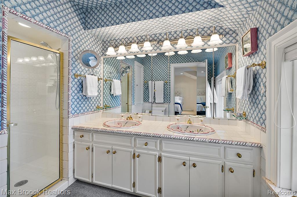3945 Kirkland Court, Bloomfield Hills, MI 48302 — Photo 20