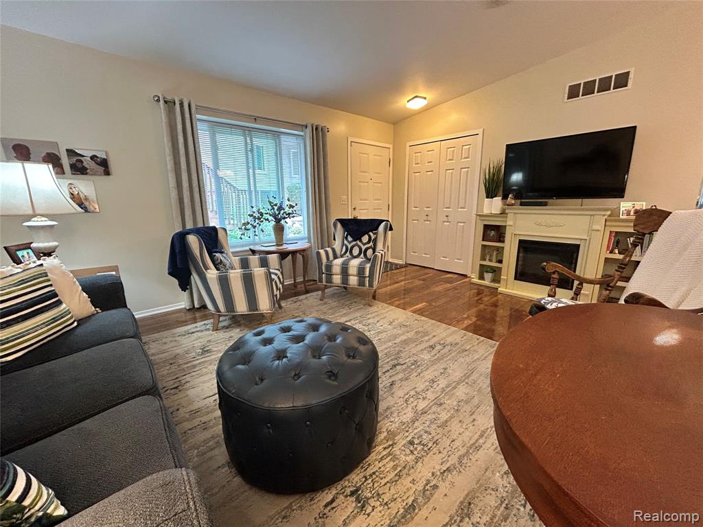 9545 Woodside Circle, Grand Blanc, MI 48439 — Photo 5