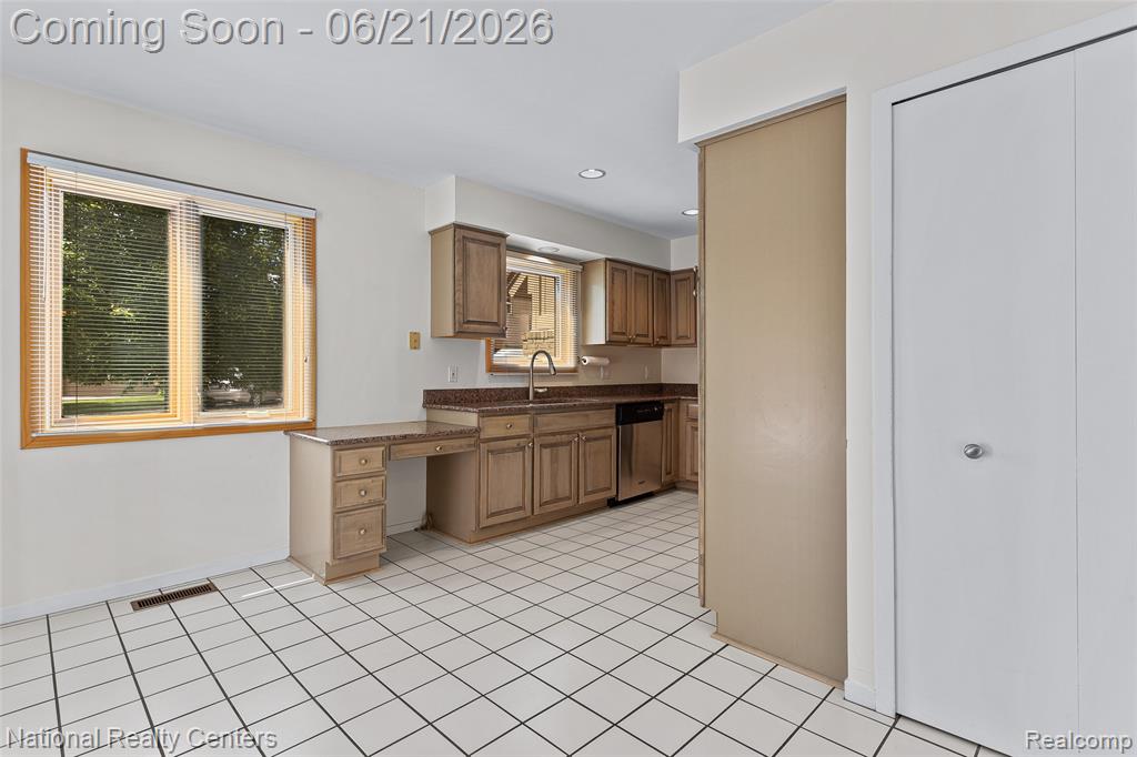6153 Westbrooke Drive, West Bloomfield, MI — Photo 16
