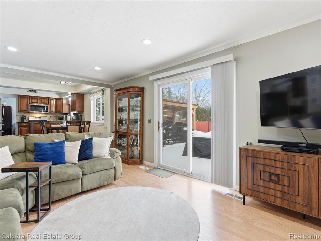 5920 Montgomery Drive, Utica, MI 48316 — Photo 12