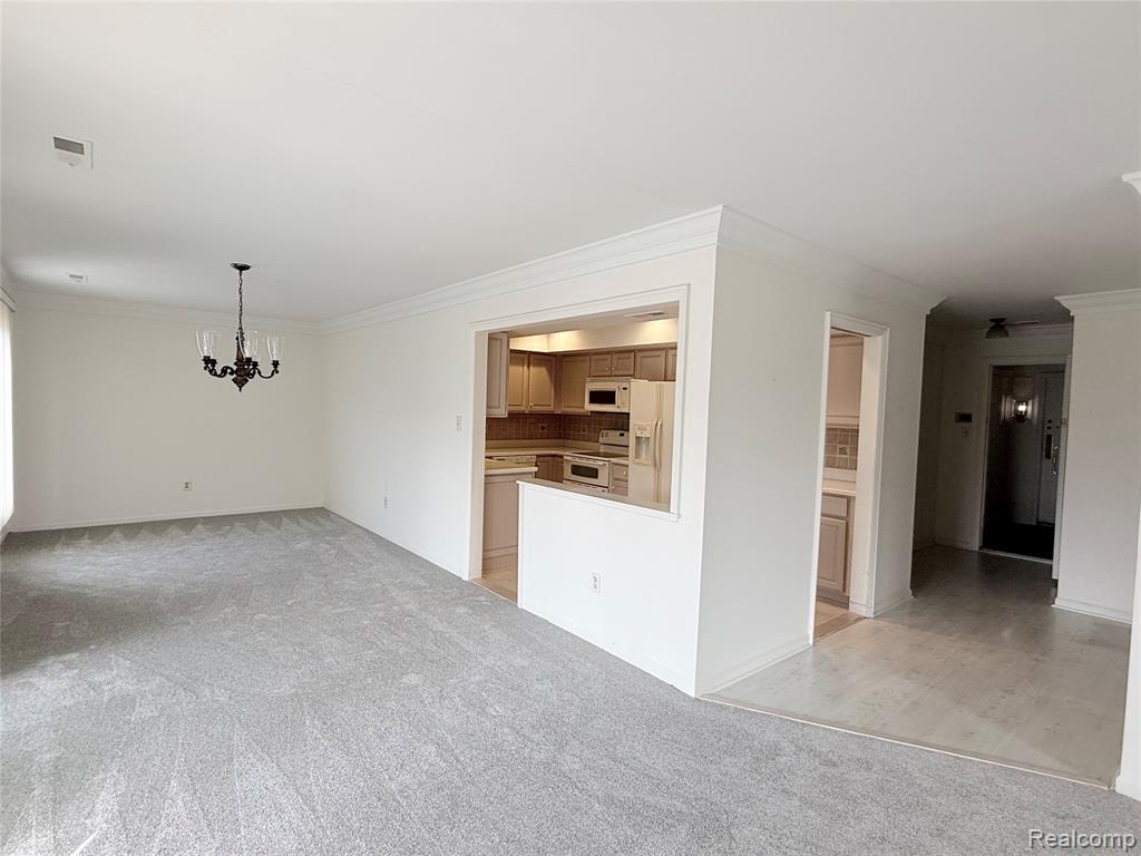 19710 W 13 Mile Road, 201, Beverly Hills, MI 48025 — Photo 5