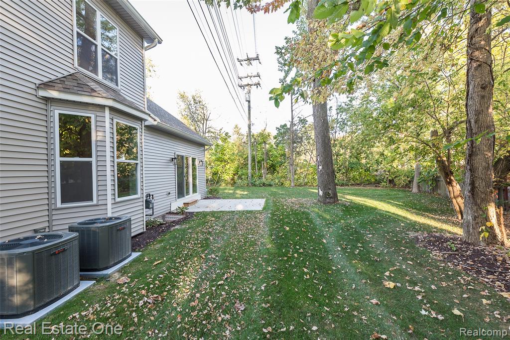 529 Indian Oaks Drive, Howell, MI 48843 — Photo 7