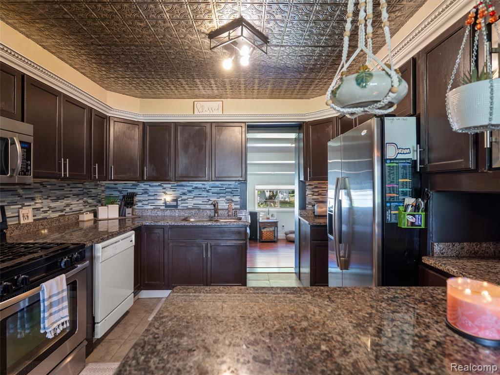 3557 Frankman Avenue, Waterford, MI 48329 — Photo 8