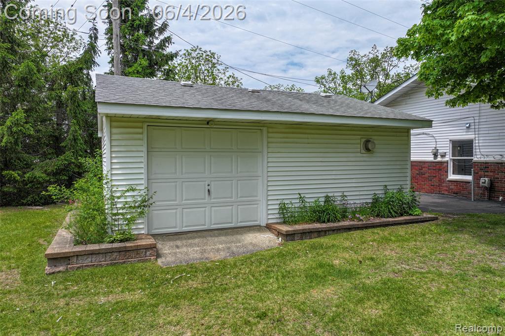 422 East Road, Holly, MI 48442 — Photo 14