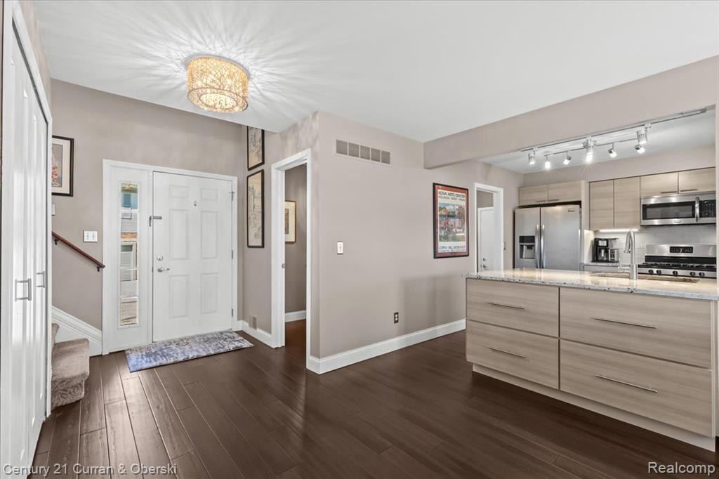 619 Winwood Circle, Walled Lake, MI 48390 — Photo 4