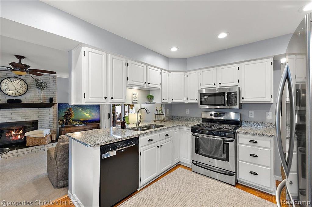 41293 IRONWOOD Drive, Clinton Twp, MI 48038 — Photo 16
