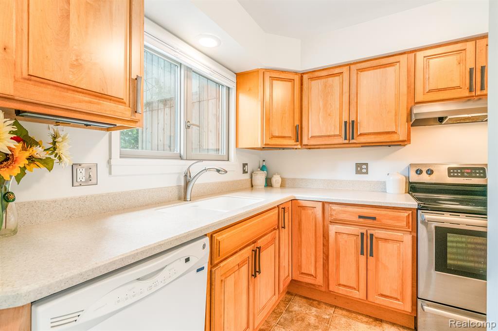 2109 PAULINE CT, Ann Arbor, MI 48103 — Photo 7