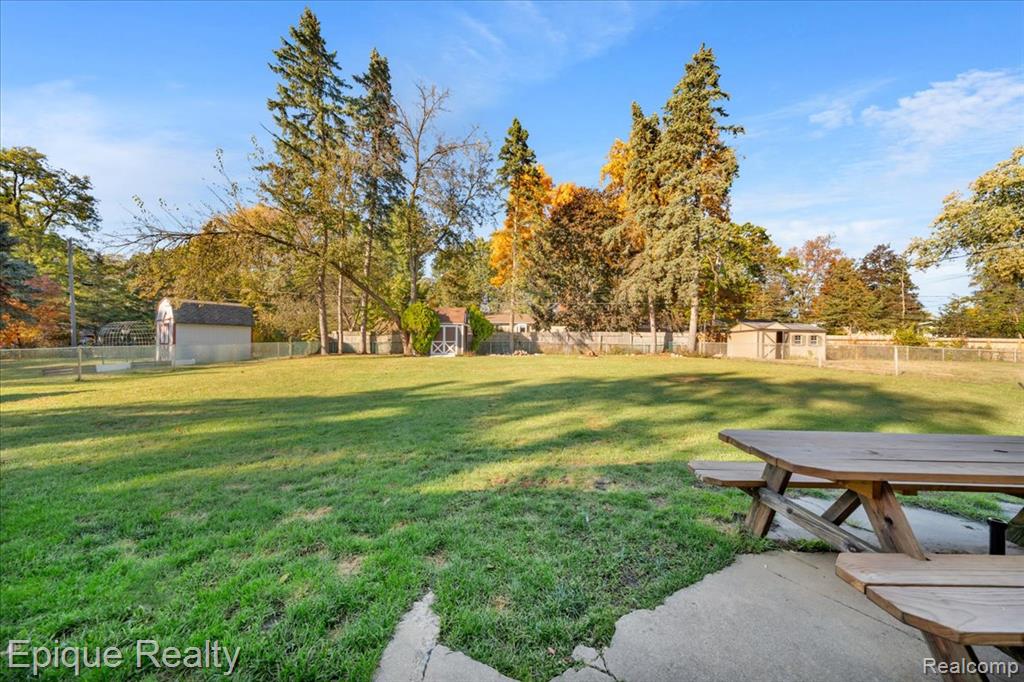 8156 Kenwick Drive, White Lake, MI — Photo 45