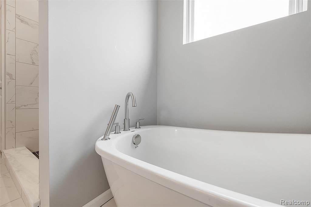 5232 Farmridge Lane, Grand Blanc, MI 48439 — Photo 20