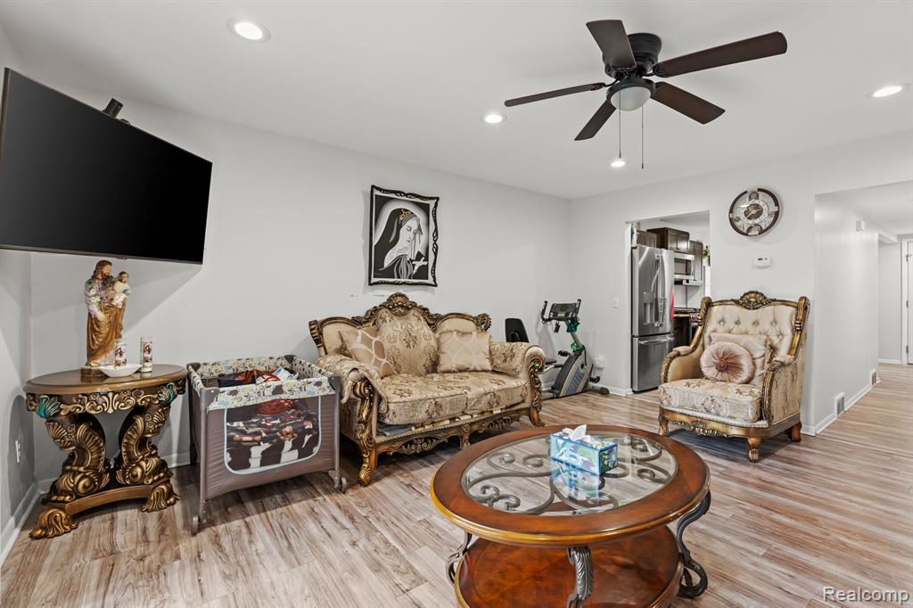 4330 15 MILE Road, Sterling Heights, MI 48310 — Photo 9