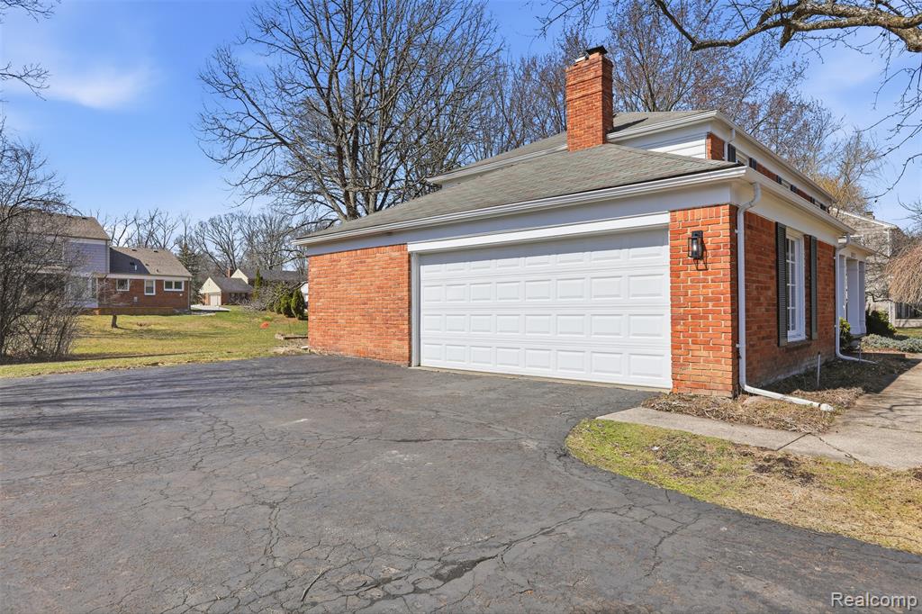 5972 Barnstable Court, West Bloomfield, MI — Photo 46